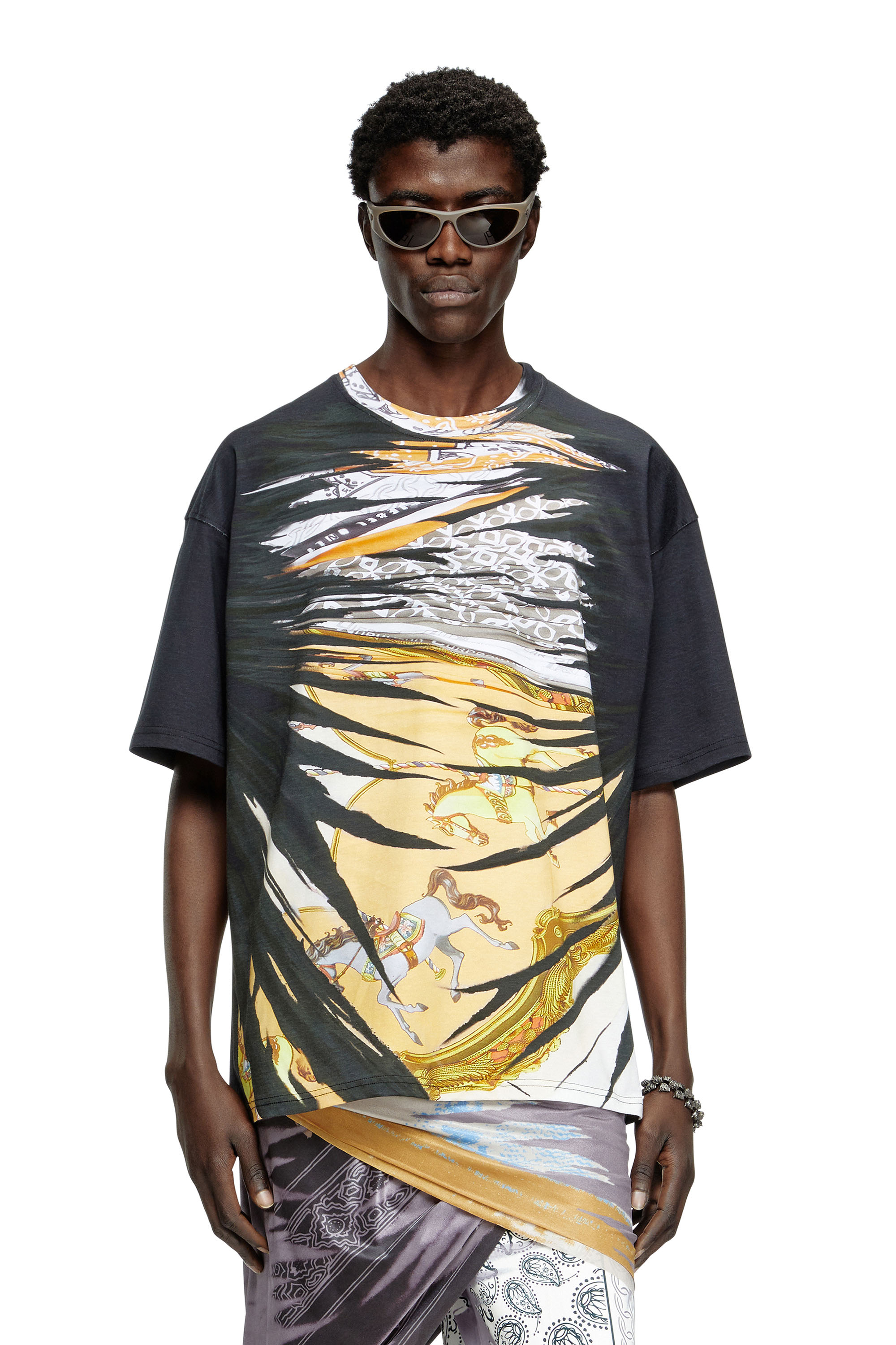 Diesel - T-BOXT-R25, Man's T-shirt with regal bandana print in Black/Yellow - 1