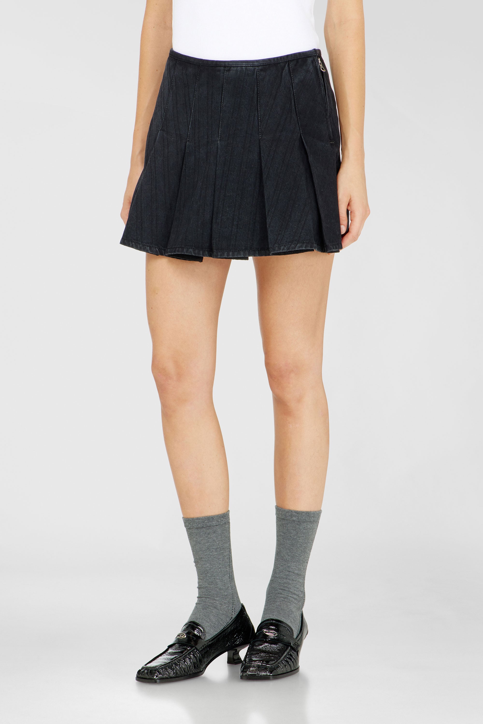 Diesel - DE-SHERO, Woman's Pleated skort in pinstriped denim in Black - 1